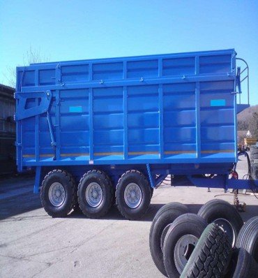 Completed triaxle silage trailer after manufacture
